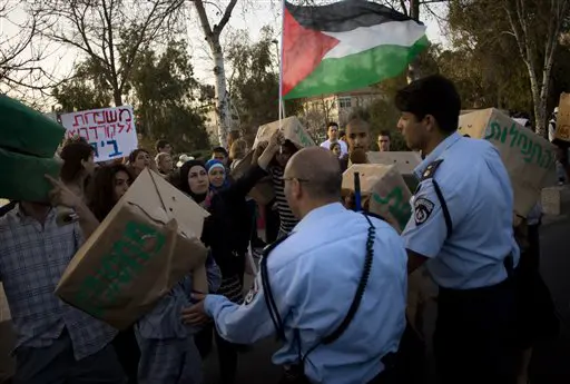 עימותים אלימים בין המשטרה לפעילי השמאל בשייח' ג'ראח