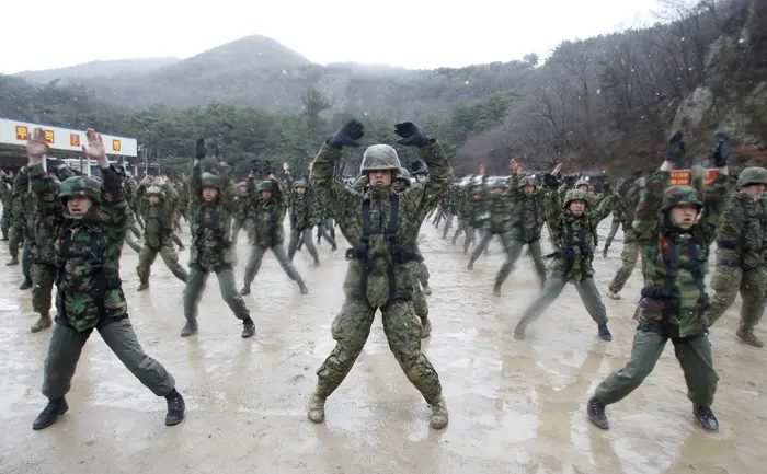 אימון צבאי של נחתים אמריקאים ודרום קוריאנים