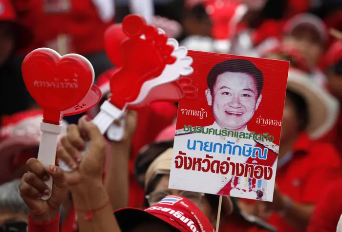 ממשלת תאילנד מאשימה את טקסין במימון פעילות אנשי "החולצות האדומות"ובהתססה
