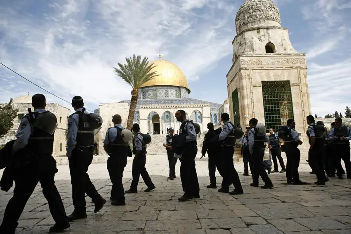 גורמים פלסטיניים איימו לא פעם באינתיפאדה במקרה של פגיעה במסגד אל אקצא