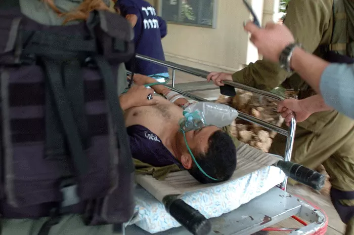 אחד החיילים שנפצעו באירוע מובל לבית החולים סורוקה