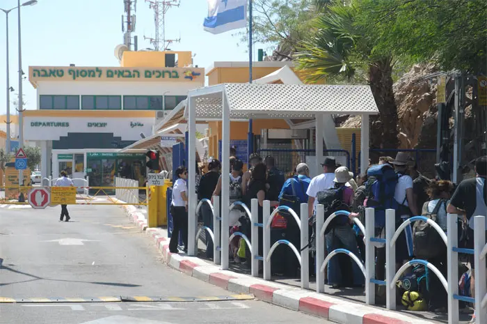 פועלים לביטוח ביטולי כנסיעם בישראל בשל המצב במצרים. מעבר הגבול ישראל-מצרים