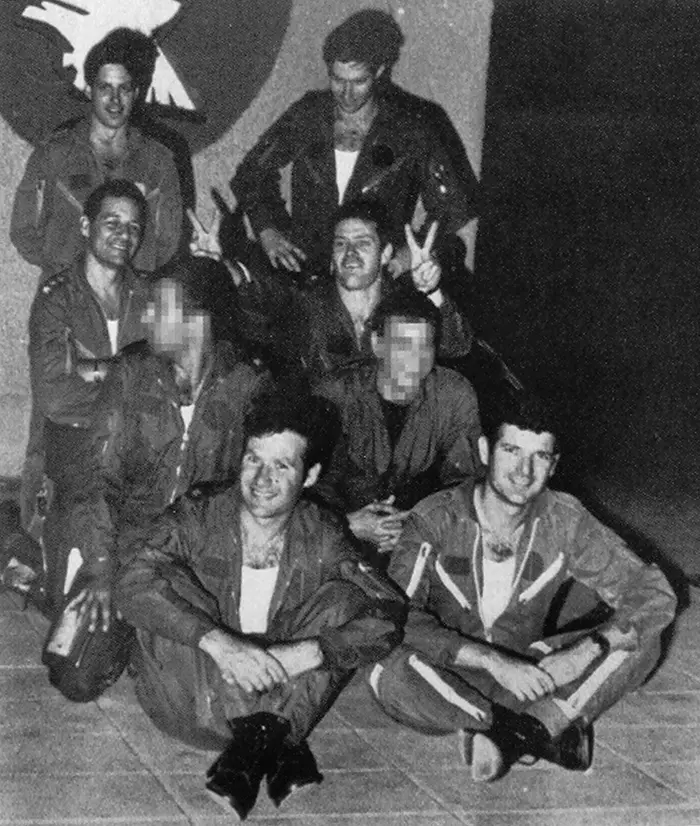 קבוצת הטייסים שהשתתפה בהפצצת הכור הגרעיני בעירק - יוני 1981