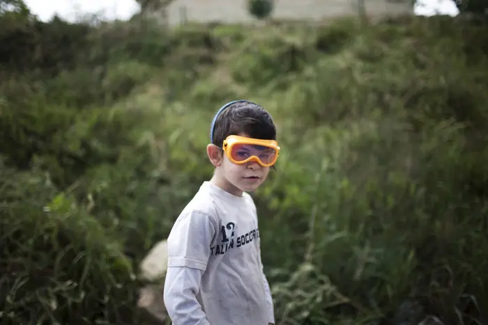 ילד עם משקפי צלילה בטלמון שבשומרון
