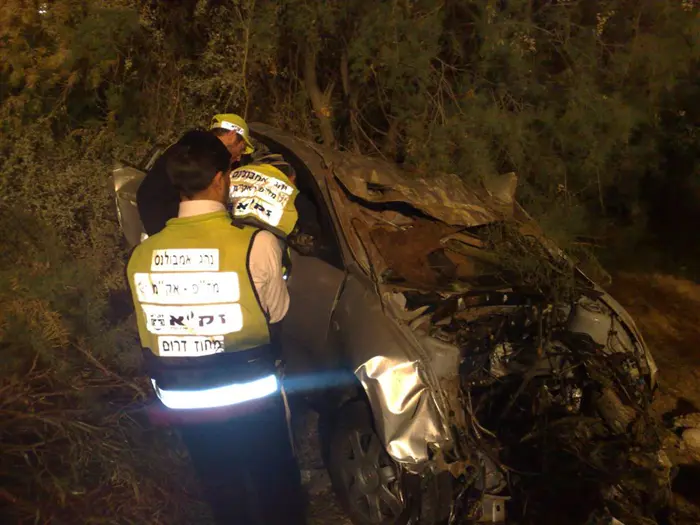 ככל הנראה הג'יפ הצבאי התנגש מאחור בטרקטור