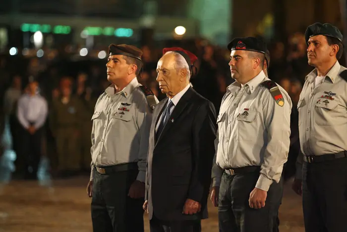 "גורל ישראל הוא כגורל בן יחיד בהיסטוריה האנושית". פרס ואשכנזי ברחבת הכותל