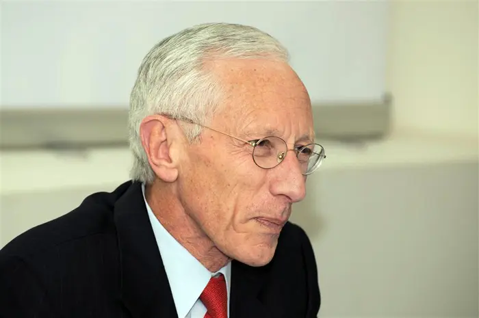 יודיע מחר על החלטתו. פישר