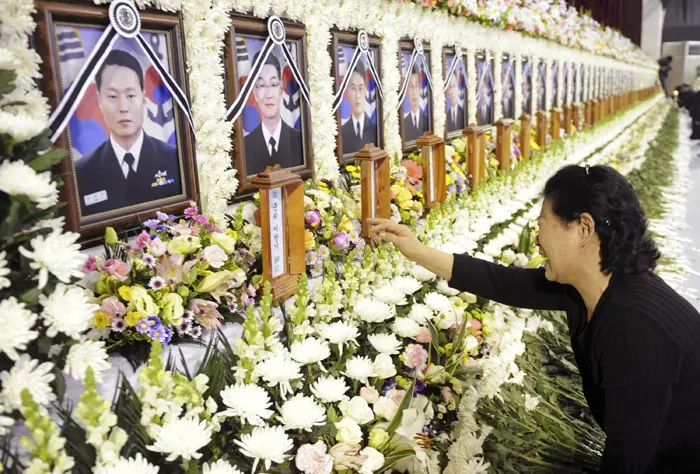 נשיא דרום קוריאה קרא לצפון להתנצל על הטבעת ספינת חיל הים בה נהרגו 26 חיילים