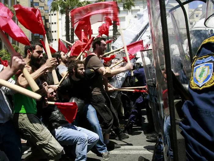 הפגנות 1 במאי ברחובות אתונה, החודש