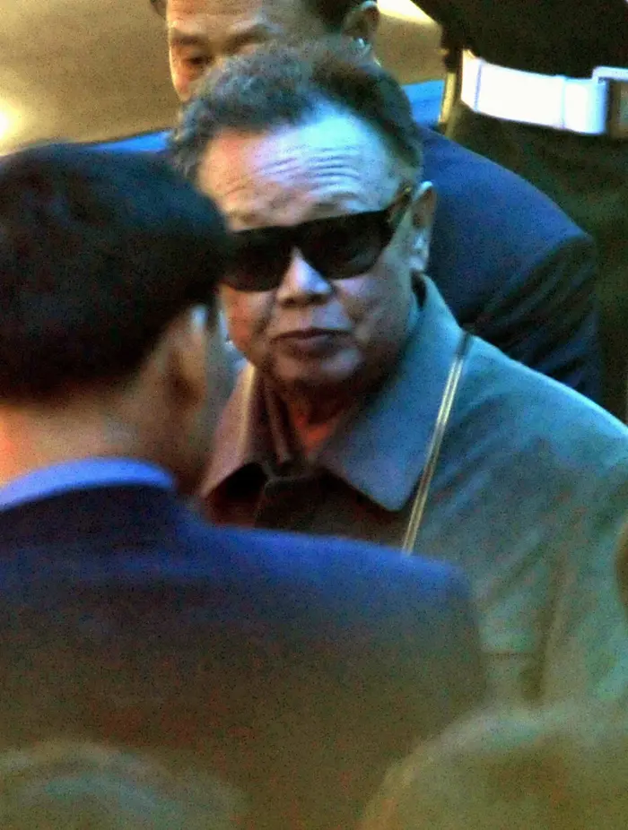 קים ג'ונג-איל ירש את אביו ב-1994