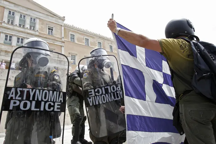 היוונים תומכים בארגוני העובדים