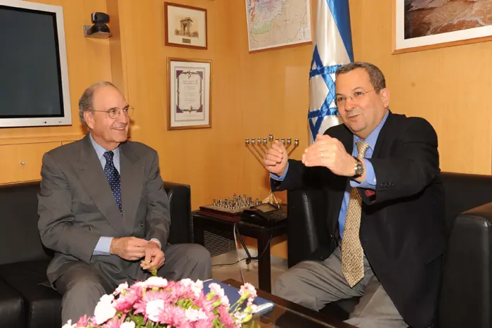 "מציע לכולם לנהוג באחריות". ברק בפגישתו עם מיטשל