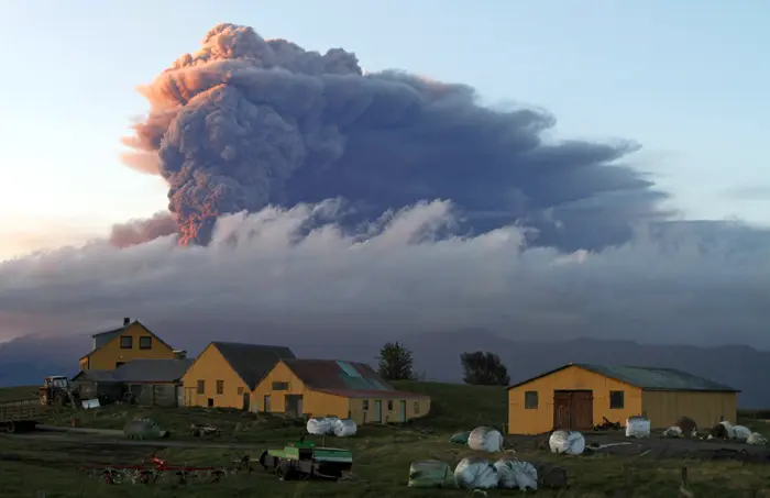 הר הגעש האיסלנדי אייאפייאלאייקול ששיתק את התעופה במדינה ובחלקים נרחבים מיבשת באירופה למשך שבועות