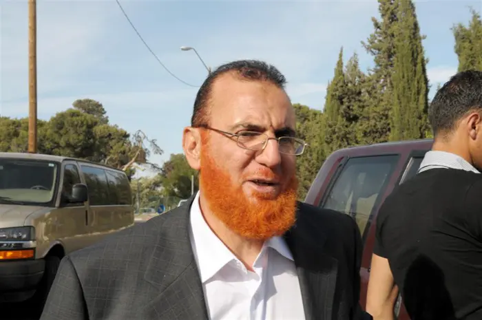 שוחרר לאחרונה לאחר ארבע שנות מאסר בכלא הישראלי. אבו טיר