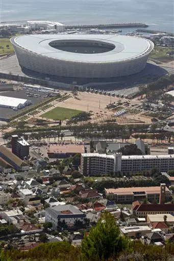 "דרום אפריקה מגנה את התקיפות הישראלית כנגד אזרחים תמימים". איצטדיון גביע העולם בקייפטאון