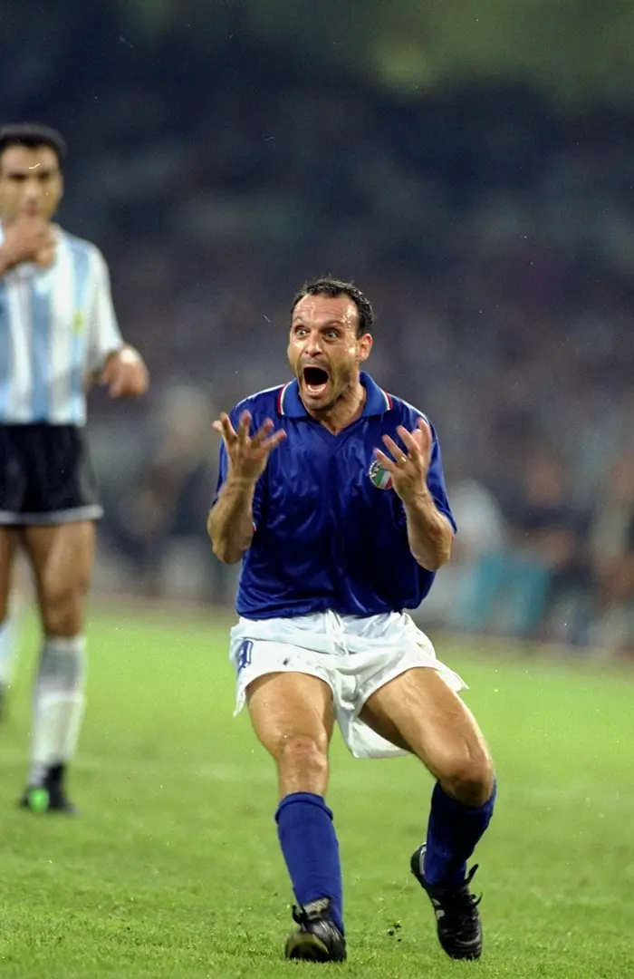 ב-1990 איטליה המארחת נחשבה לאיכותית ביותר . גם הפעם זה נגמר בהדחה כואבת. סקילאצ'י