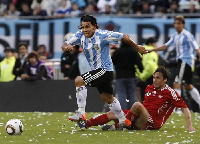 משחק אימון עם 55 אלף צופים. קרלוס טבז נגד ארגנטינה