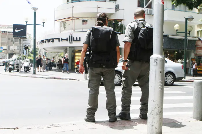 "אדם אשר אינו מעורב בפעילות עבריינית או בפעילות מפירת סדר זכאי לכך שלא יכפו עליו בדיקות המגבילות את חירותו ופוגעות בפרטיות", נכתב בהודעת הסניגוריה
