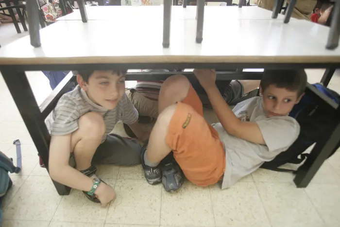 תלמידים בתל אביב מתרגלים במסגרת "נקודת מפנה 4"