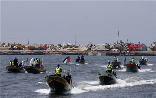 סירות של משטרת החופים של חמאס נערכות לקליטת המשט