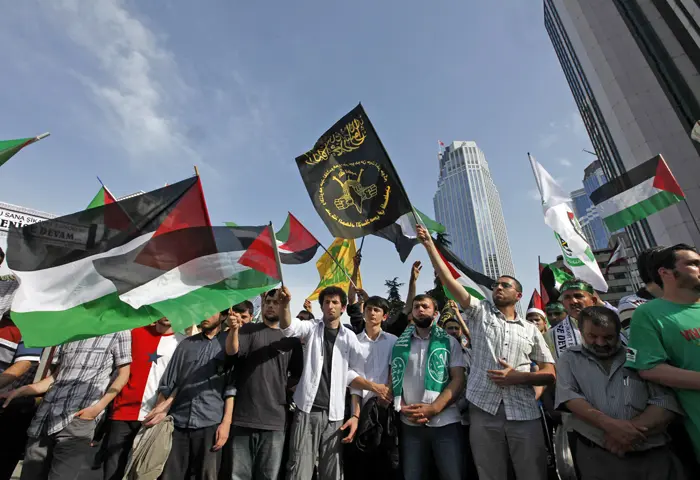 הפגנות באינסטמבול מול הקונסוליה הישראלית בעקבות האירועים הבוקר