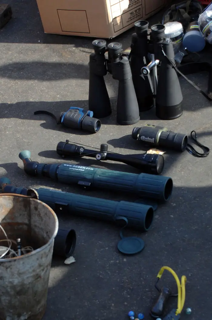 אמצעי ראיית לילה שנמצאו על סיפון המאבי מרמרה וכוונת רובה צלפים- מאי 2010
