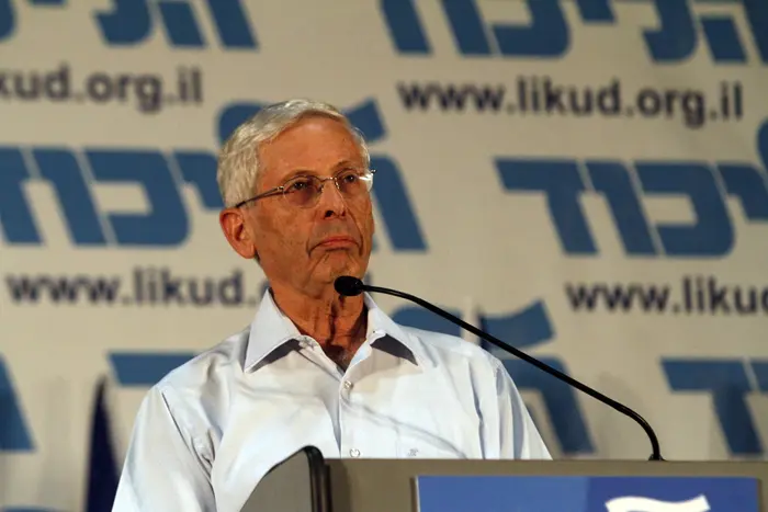 "מי שיבודד, יהיה מבודד". בגין