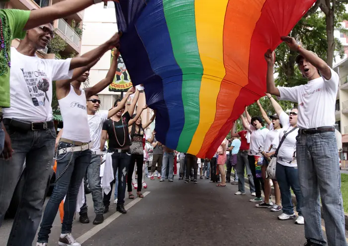 העונש על הומוסקסואליות באירן נע בין סקילה פומבית להוצאה להורג