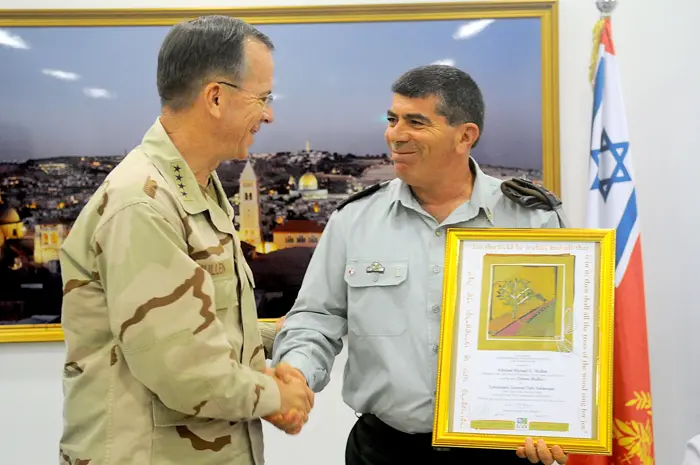 יושב ראש המטות המשולבים של צבא ארה"ב, אדמירל מייקל ג' מאלן בביקור עבודה בישראל כאורחו של הרמטכ"ל, רב אלוף גבי אשכנזי.