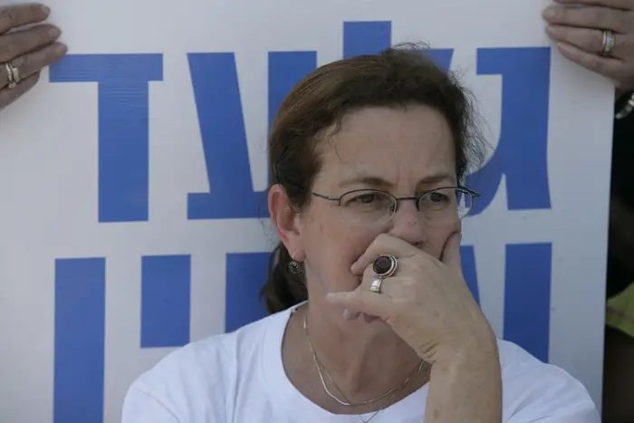 האם דבריך נאמרים מתוך ידיעה ברורה מה נעשה, או מתוך המיית לב של אמא שכמהה לראות את בנה אחרי ארבע שנים?