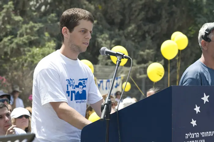 "גלעד, אנחנו עושים הכל להחזיר אותך". יואל שליט "