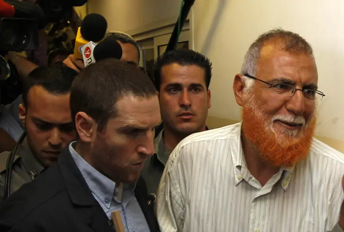 לפני שבועיים הוגש לבית משפט השלום בירושלים כתב אישום נגד אבו טיר, בגין שהייה שלא כדין בישראל