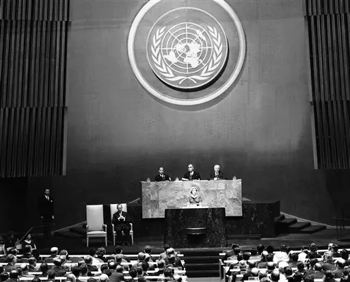 אליזבת השנייה נאמה לראשונה בפני האו"ם ב-1957