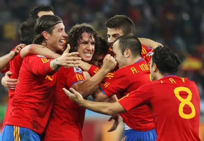 ספרד, שתמיד סגדה לכדורגל היפה עושה היסטוריה בעיקר בזכות עבודה קשה, התמדה ומשמעת טקטית גבוהה