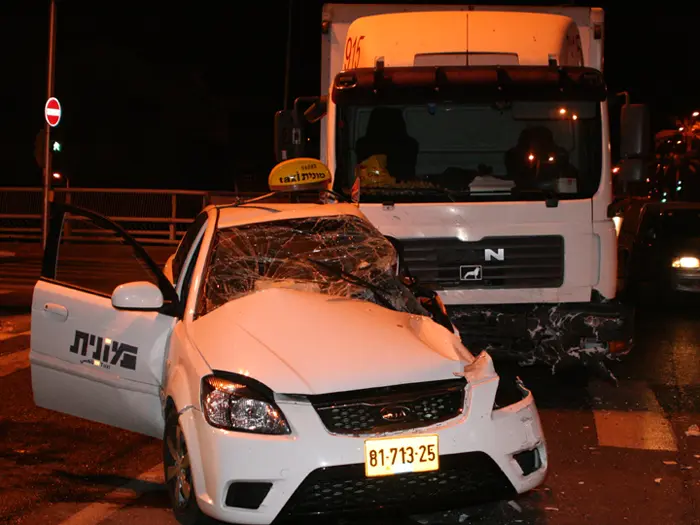 מעבר בין נתיבים רק לאחר שאותתם ובדקתם במראות שהדרך פנויה. העונש עלול להיות כבד