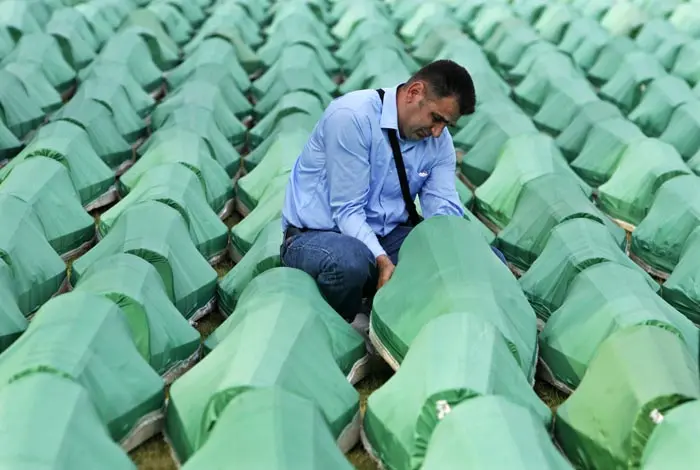 קבורת 775 קורבנות הטבח בסרברניצה שזוהו לאחרונה