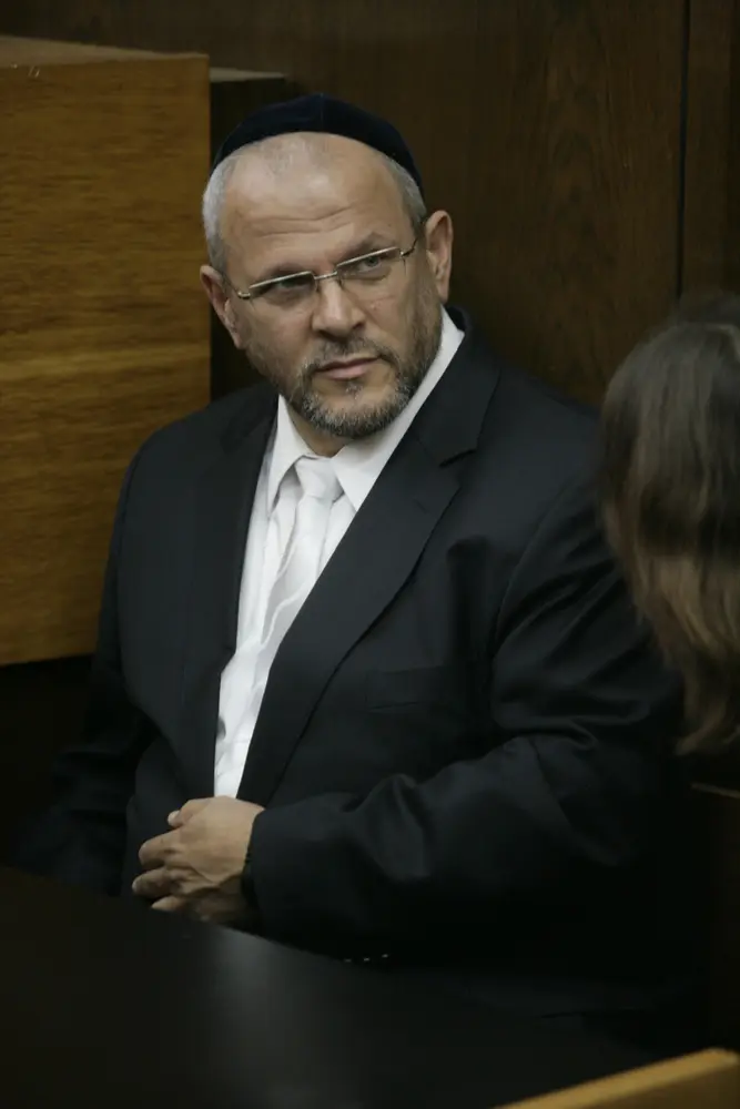"לא נרתע מלשחד ראש עיר בישראל כדי לגרוף סכומי עתק לכיסו". אפל היום בבית המשפט