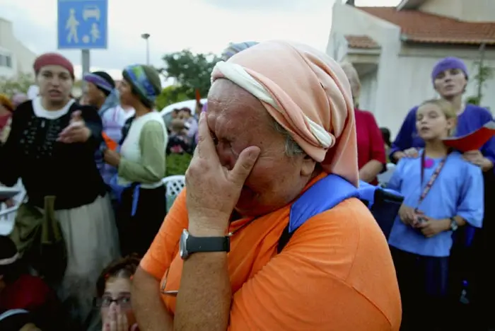 חזינו בביזיון שאין גדול ממנו כשמאות ערבים רוקדים על ההר ליד שא-נור, דגלי אש"ף וחיזבאללה בידיהם, חוגגים וצועקים בעברית "כל הכבוד לצה"ל"