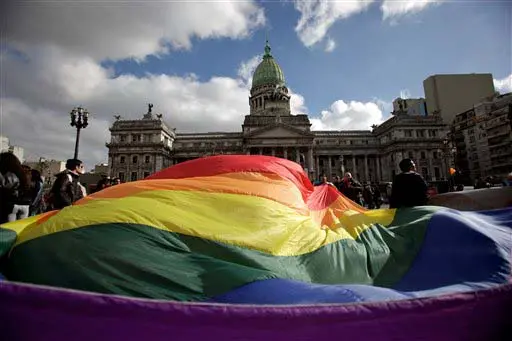 ארגנטינה היא המדינה הראשונה בדרום אמריקה שמאשרת נישואי זוגות חד-מיניים