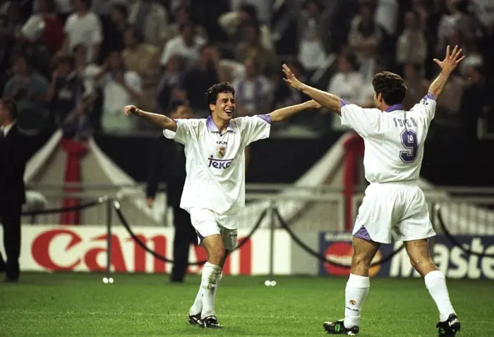 שחקני ריאל מדריד, דאבור סוקר, ראול חוגגים זכייה בליגת האלופות 1998