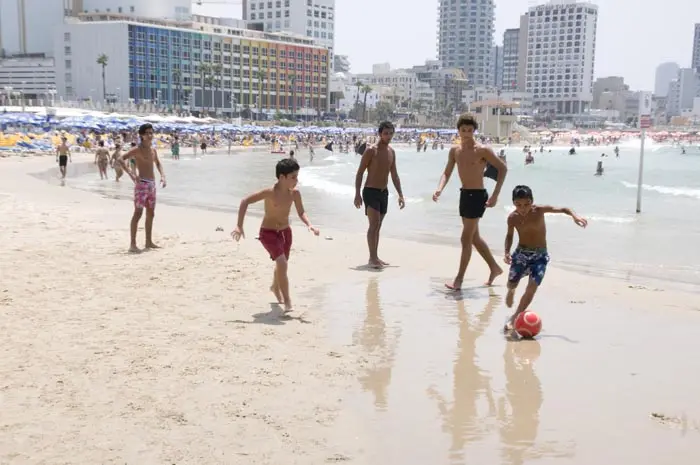 לקראת סוף השבוע תחול הכבדה בעומס החום. אתמול בחופי תל אביב