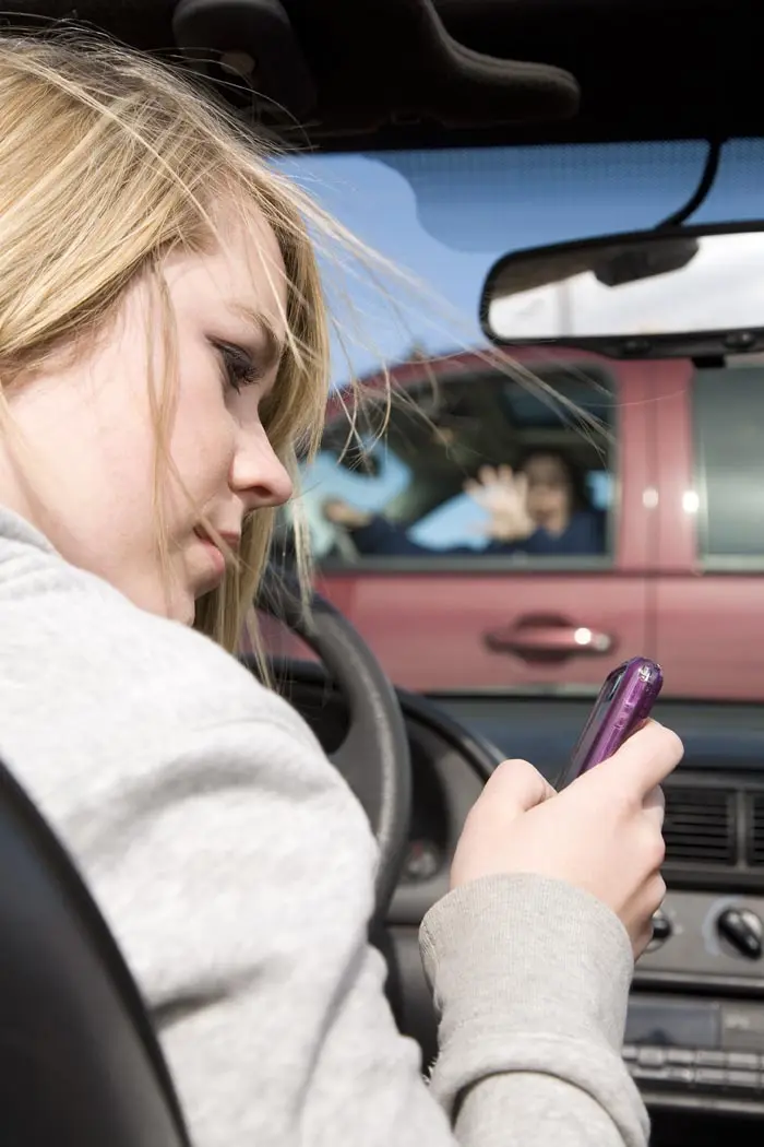 אחד מחמישה נהגים גולש באינטרנט בזמן נהיגה