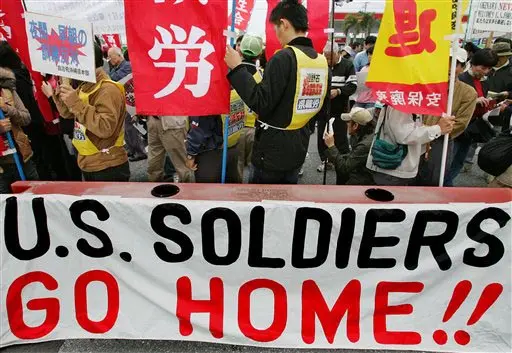 תושבי אוקינאווה דורשים מהממשלה לפנות את בסיס צבא ארה"ב מהאי