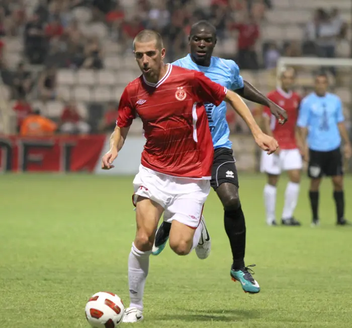 בתמונת ההרכב למשחק בזלצבורג. רוקי