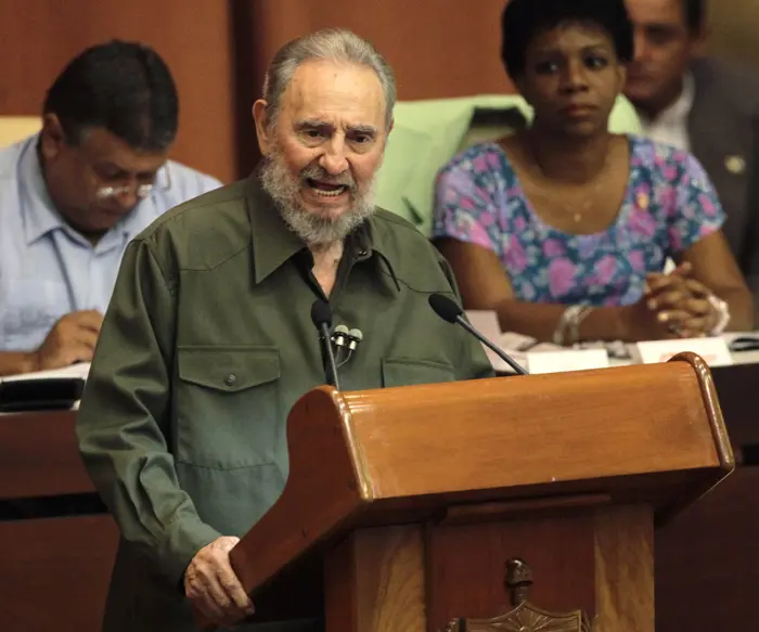 קסטרו בנאומו הראשון בפרלמנט של קובה מזה ארבע שנים