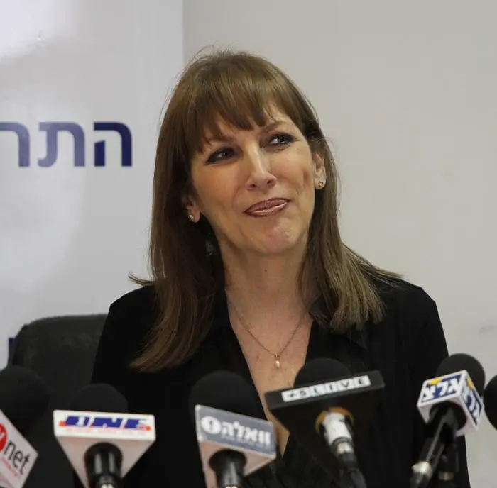 "קל לנפנף בצ'רטר של הוועד האולימפי ולאיים". לימור לבנת