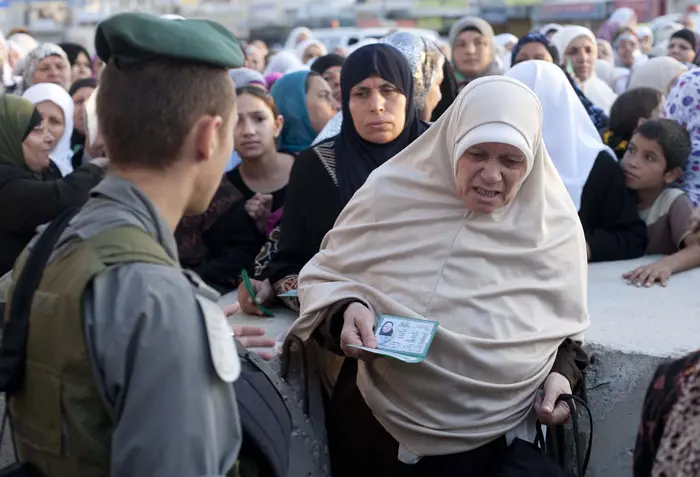 "מאבטח אזרחי שהיה במקום החל לדחוף אותנו והפעיל כוח ואלימות"