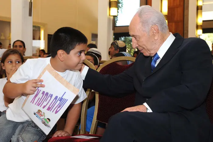 שמעון פרס נפגש עם ילדי כיתה א' אוגוסט 2010