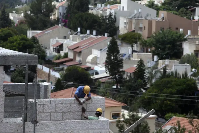 "הכיבוש הביא להשתלטות על תעשיות שלמות ולהרחקת אנשים מאדמותיהם"