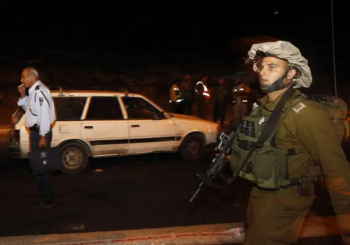 נבדקת האפשרות שרכב הפלסטינים ניסה לפרוץ את המחסום